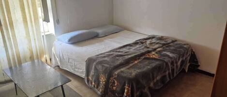 3 bedrooms, iron/ironing board, bed sheets