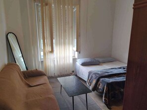 3 slaapkamers, een strijkplank/strijkijzer, beddengoed