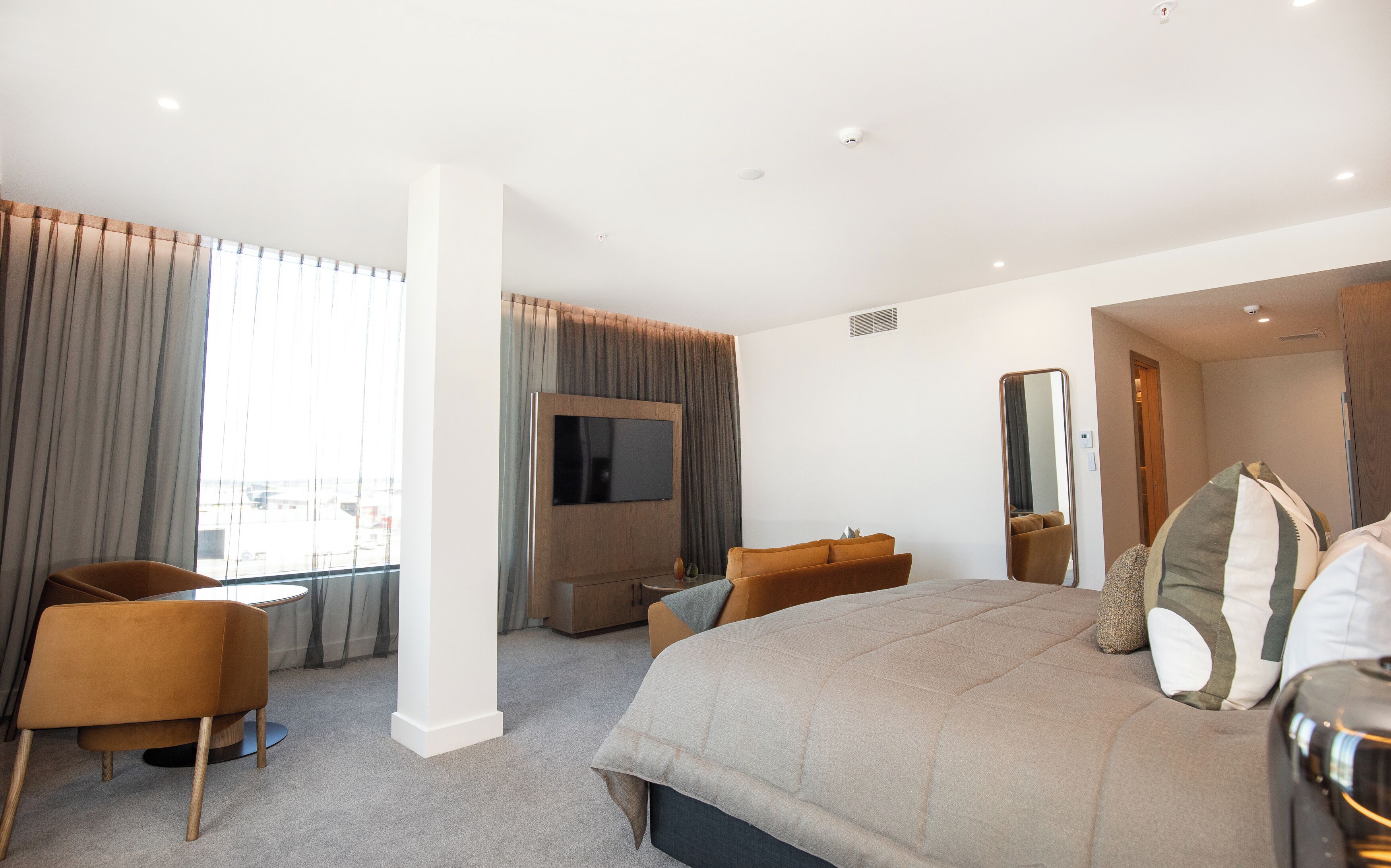 Executive Studio Suite | Egyptian cotton sheets, premium bedding, pillow-top beds, in-room safe