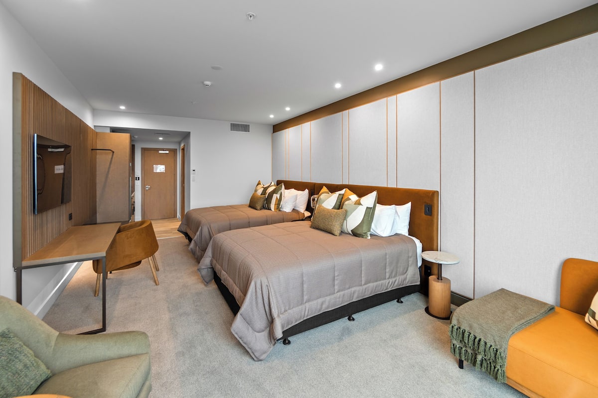Double or Twin Room, 2 Queen Beds, Kitchenette
