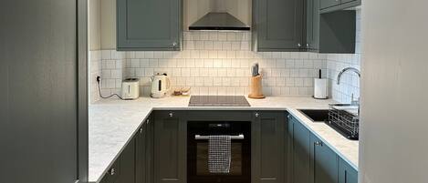 Refrigerador, microondas, horno y parrilla de estufa