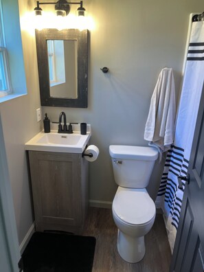 Pyyhkeet, saippua, vessapaperi