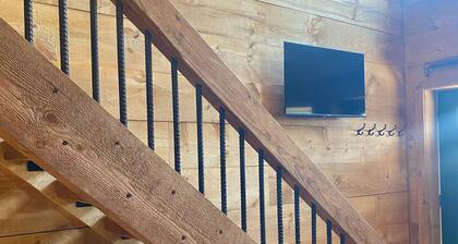 Cozy Studio in Historic Building on Girard Square Open Loft with King Size Bed