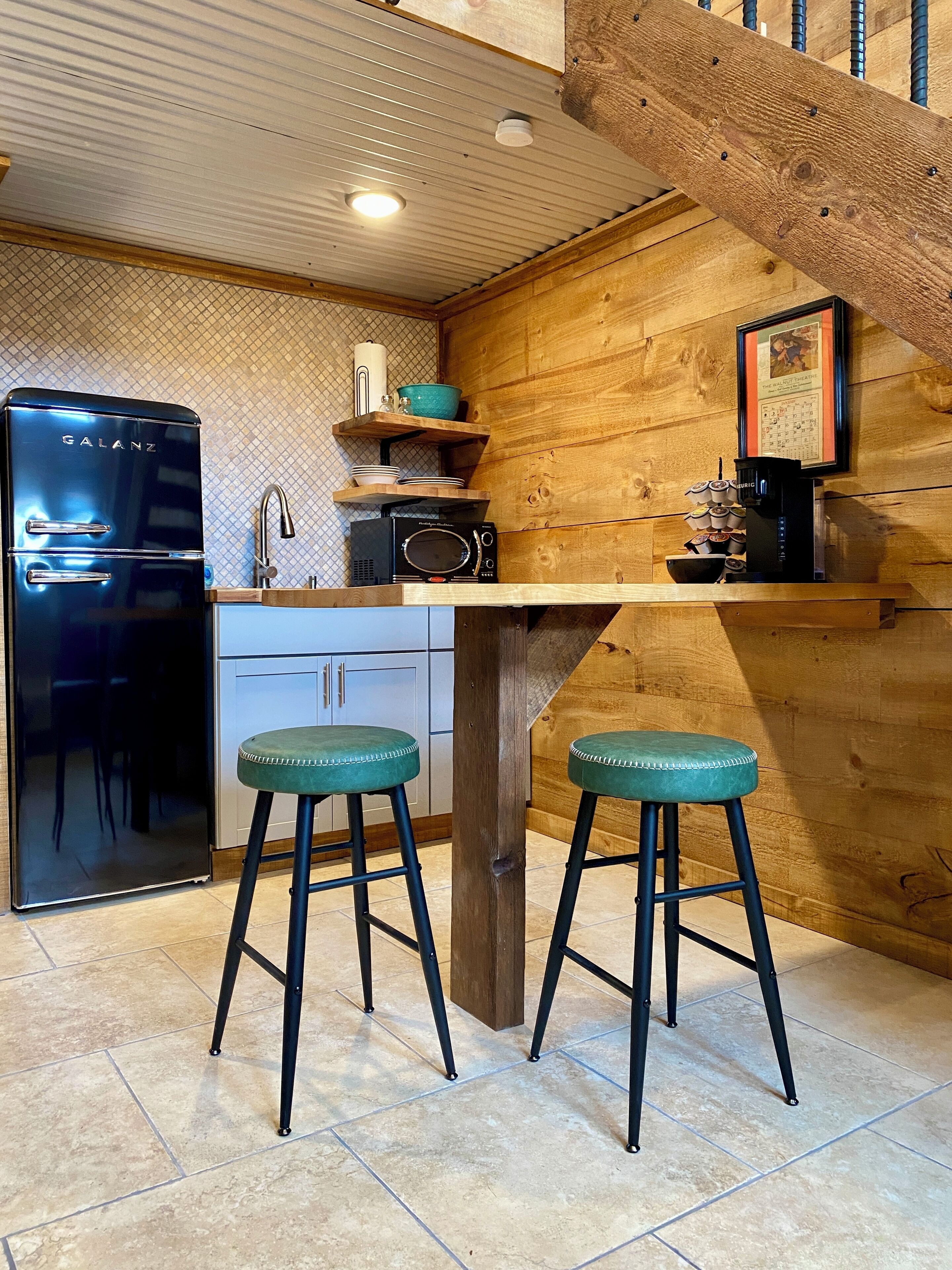 Fridge, microwave, coffee/tea maker, toaster