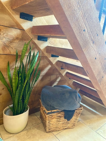 Interior. Cozy Studio in Historic Building on Girard Square Open Loft with King Size Bed