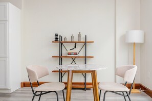 Dining - Blueground | Waterfront, view, nr Aquarium (Long Beach)