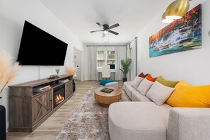 Smart TV, fireplace - Charming 3br / 2.5 bath House - 5mins from Downtown - 10mins from Duke U & hosp. (Durham)