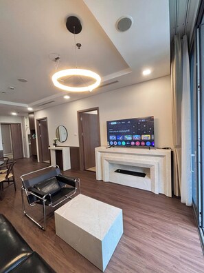 Apartamento superluxo, 2 quartos, 2 banheiros, vista para a cidade | Área de estar