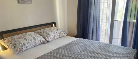 Free WiFi, bed sheets