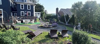 Rustic-chic carriage house with WiFi, AC and breath taking views