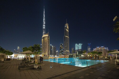 Maison Privee - Elegant Urban Stay Just Steps from Burj Khalifa