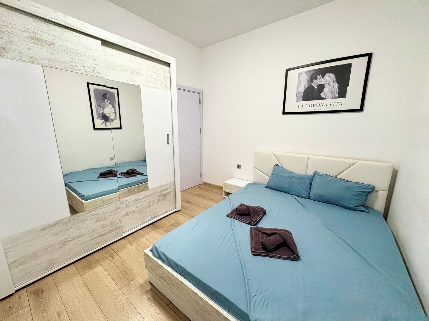 1 habitación, tabla de planchar con plancha, wifi y ropa de cama 