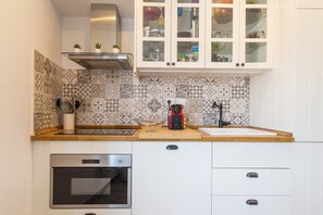 Fridge, microwave, oven, dishwasher