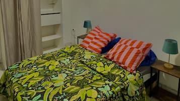 3 makuuhuonetta, silitysrauta/-lauta, ilmainen Wi-Fi, vuodevaatteet