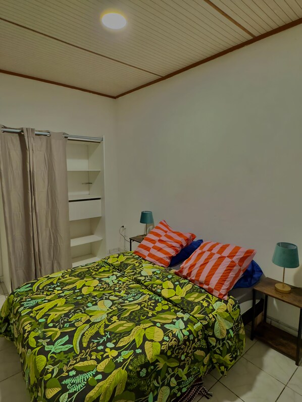 3 bedrooms, iron/ironing board, free WiFi, bed sheets
