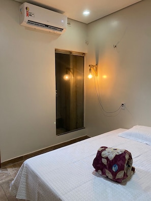 2 quartos, ferros/tábuas de passar roupa, Wi-Fi, roupa de cama
