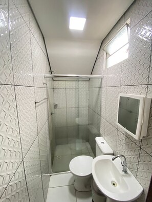 Shower, hair dryer, towels, soap - Beautiful and Cozy House 2, Live unforgettable moments: Beautiful and charming house". (Flores Manaus)