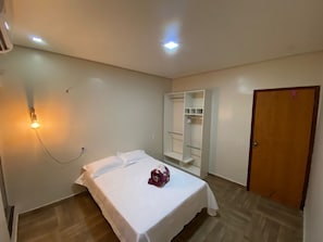 2 quartos, ferros/tábuas de passar roupa, Wi-Fi, roupa de cama