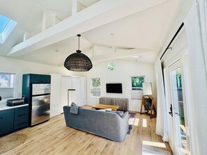 Smart TV - Lovely bungalow in Mill Valley (Mill Valley)