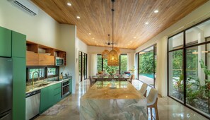 Microondas, horno, parrilla de estufa y lavavajillas 