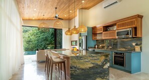 Microondas, horno, parrilla de estufa y lavavajillas 