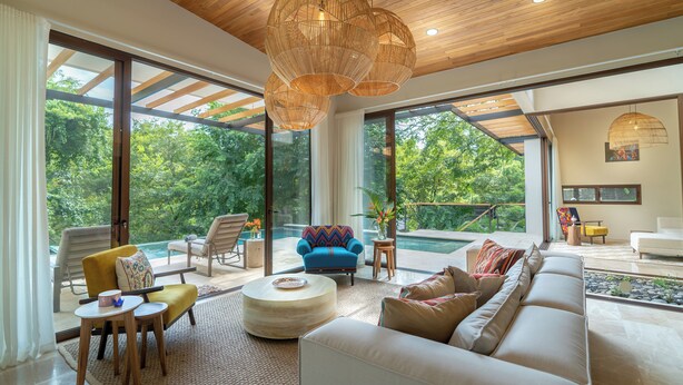 Smart TV - Spacious 5-bedroom luxe, fully equipped villa minutes walk to Pelada beach (Nosara)