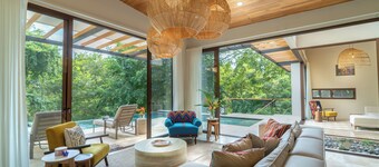 Spacious 5-bedroom luxe, fully equipped villa minutes walk to Pelada beach