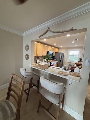 Microondas, horno, placa de cocina, lavavajillas