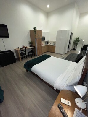 1 habitación, tabla de planchar con plancha, wifi gratis y ropa de cama 