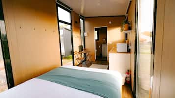 WiFi, bed sheets