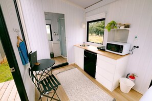 Kühlschrank, Mikrowelle, Herdplatte, Toaster