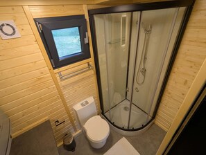 Regadera, secadora de cabello, toallas 