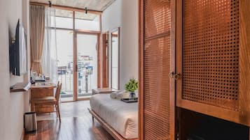 Minibar, caja de seguridad en la habitación y muebles diferentes