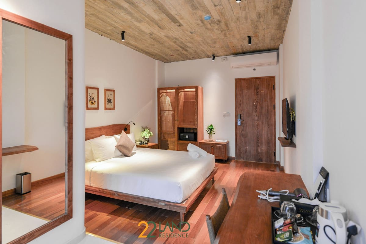 Minibar, in-room safe, individually furnished, desk
