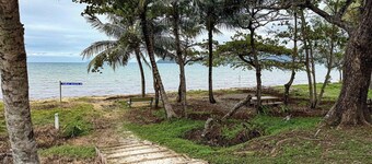 Salty Lodge -Absolute Beach Front