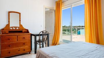 3 dormitorios, tabla de planchar con plancha, Internet y ropa de cama