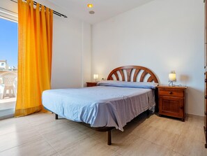 3 habitaciones, tabla de planchar con plancha, internet y ropa de cama 