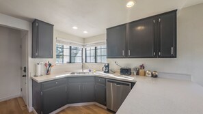 Microwave, oven, stovetop, dishwasher - Modern 4BR Home+Near BART+Kaiser (Bay Point)