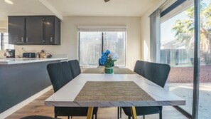 Dining - Modern 4BR Home+Near BART+Kaiser (Bay Point)