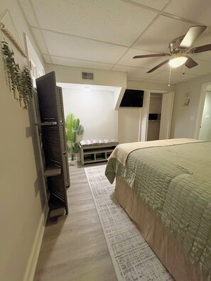 2 bedrooms, desk, iron/ironing board, free WiFi