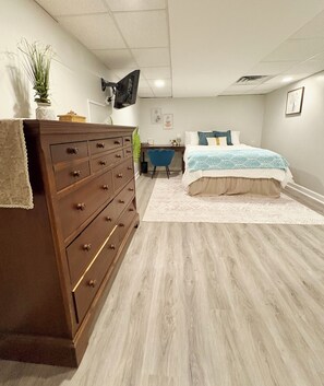 2 chambres, bureau, fer et planche à repasser, accès au Wi-Fi (inclus)