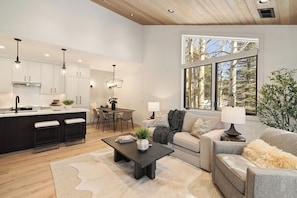 Smart TV, fireplace
