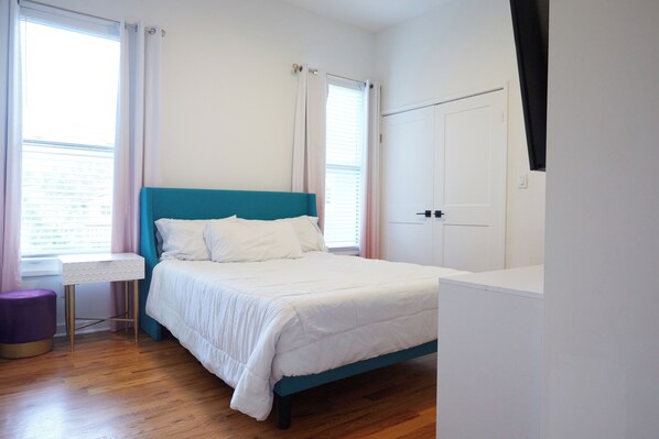 4 bedrooms, iron/ironing board, WiFi, bed sheets