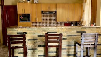 Familienapartment | Eigene Küche | Kühlschrank, Mikrowelle, Kochgeschirr/Geschirr/Besteck