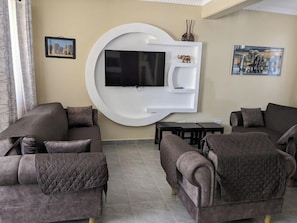 Living area - Lux Suites Sunset Delight Holiday Homes (Naivasha)