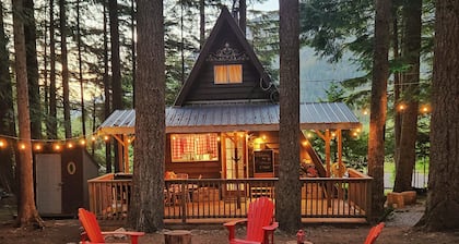 Magic Mushroom A-Frame Cabin with wood-burning hottub