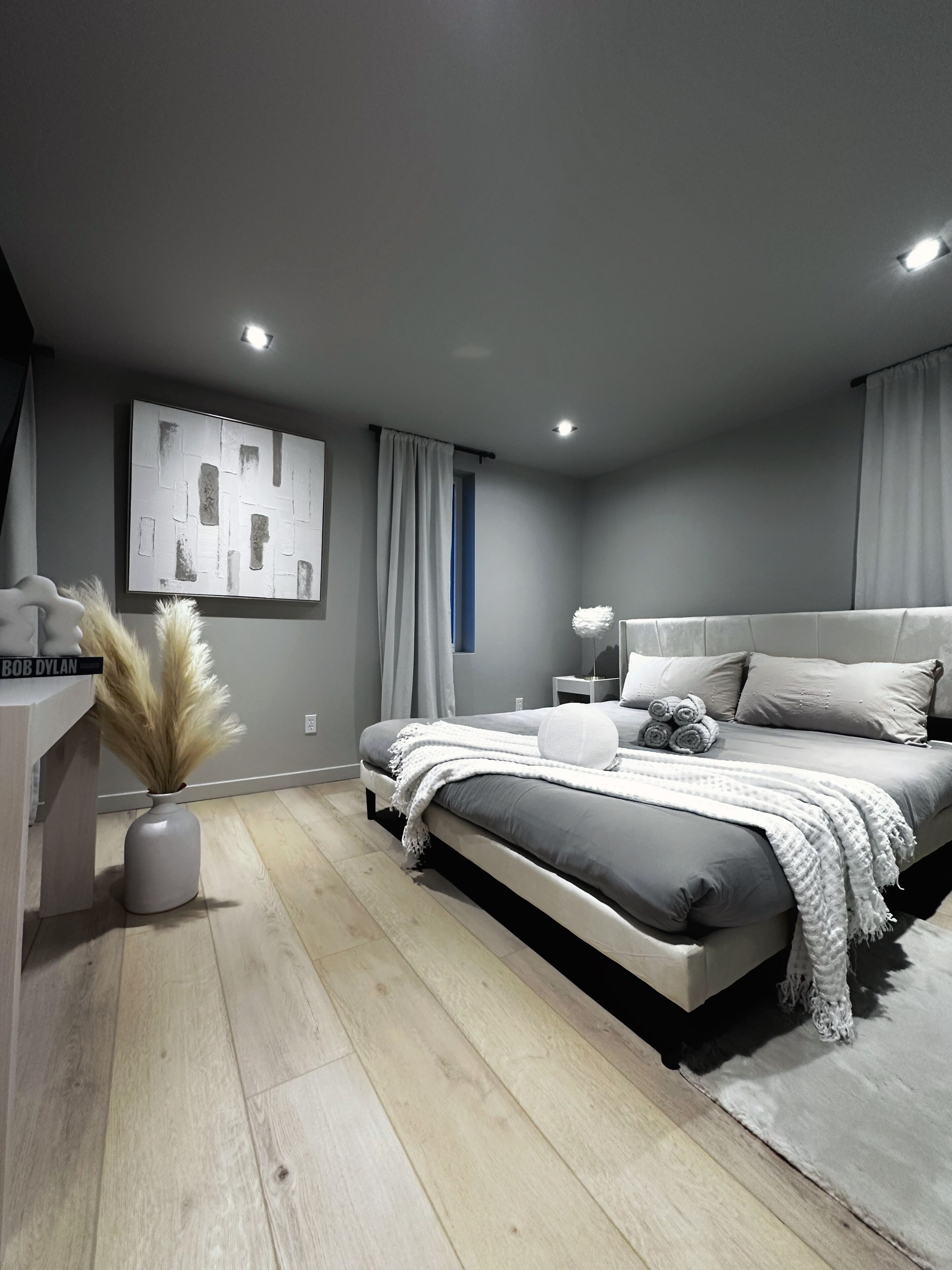 2 habitaciones, tabla de planchar con plancha, wifi y ropa de cama 