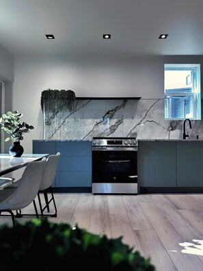 Private kitchen - Private Parking 2 BEDS Urban Serenity (Pittsburgh)