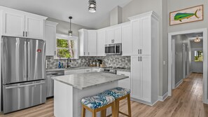 Kühlschrank, Mikrowelle, Geschirrspüler