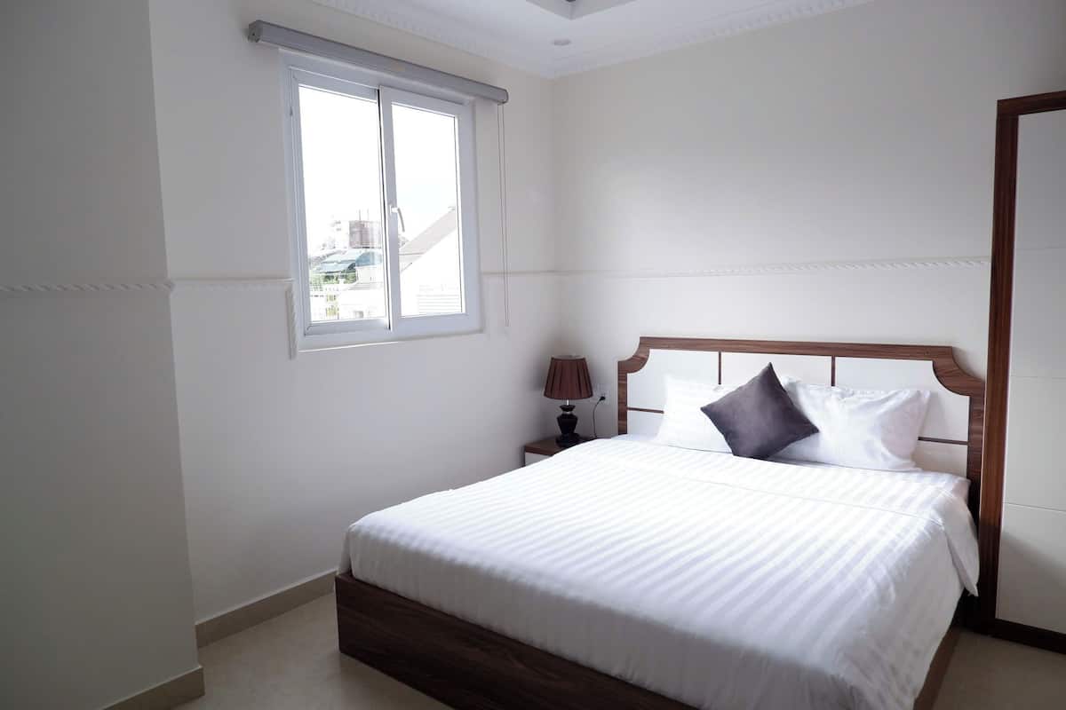 Cortinas blackout, tabla de planchar con plancha y wifi gratis